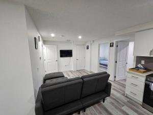 Entire guest basement suite in Cochrane, AB