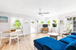 Heated Pool, Dock, on Lagoon, Turtle Beach 1 mile and Crescent Beach 2 miles, 1bdr - Osprey