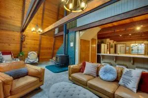 Rhododendron Family Cabin Hot Tub and Deck! - 史蒂文森