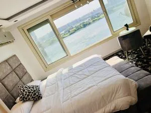 شقة فندقية على النيل مباشر بالمعادى بجوار فندق الهيلتون مباشره - 开罗