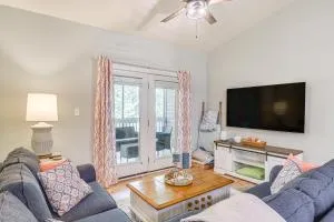 10 Mi to Beach Updated Foley Condo with Pool Access - Elberta