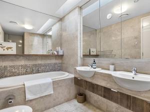Waters Edge absolute beachfront