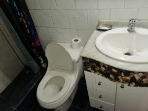 SE ARRIENDA 1 HABITACION CASA HUECHURABA, Villa Las Bandurrias