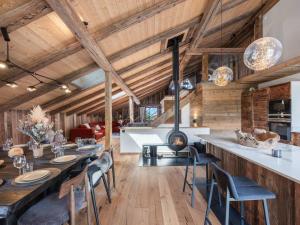 Chalet convivial à proximité des pistes avec balcon et WIFI - FR-1-663-23