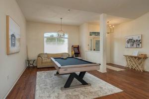 Fireside Hot Tub, King Bed Suite