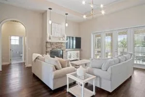 Luxury Heated Pool Home, Hot tub, King bed suite - بارتو