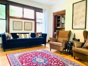 Be A Nomad - Close to Downtown - Top - Springfield