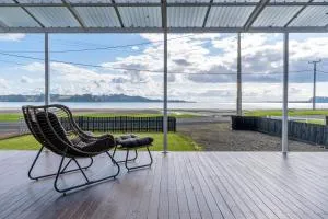 Kawakawa Bay Beach Bliss - Auckland Holiday Home - Kaiaua