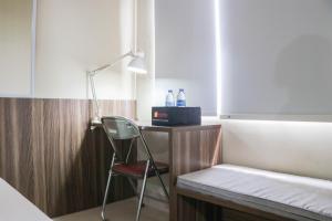 Modern Look and Homey Studio Apartment Gateway Park LRT City Jatibening By Travelio