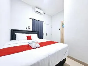 RedDoorz near STIE YKPN 3 - Seturan
