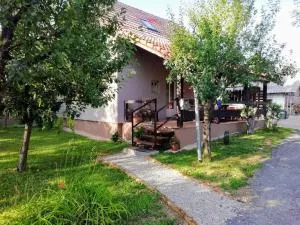 Apartman Adam - Prebegi