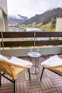 Wunderstay Alpine 203 Chic Studio with Balcony, Mountain and Lake view