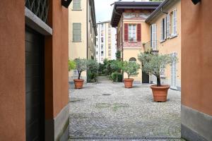 Borgovico48 Your Quiet Stay Close to Train Lake Center and Stadium