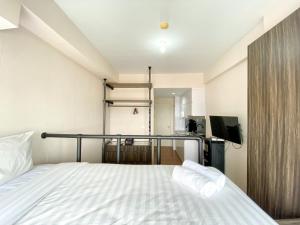 Luxury and Minimalist Studio at Patraland Urbano Apartment By Travelio