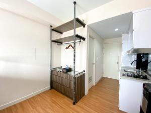 Luxury and Minimalist Studio at Patraland Urbano Apartment By Travelio