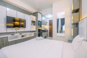 Great Choice and Comfortable Studio Transpark Cibubur Apartment By Travelio