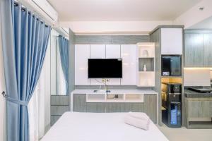 Great Choice and Comfortable Studio Transpark Cibubur Apartment By Travelio