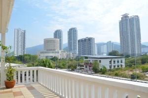 Near Gurney 3-Storey Event Hse by Felice Homestay