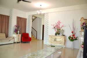 Near Gurney 3-Storey Event Hse by Felice Homestay