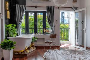 Saigon Hideout New World View