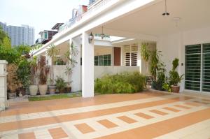 Near Gurney 3-Storey Event Hse by Felice Homestay