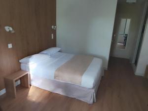 B&B / Chambres d'hotes Chez Yves , 200 m du canal , 7 min de Golfech , parking prive et gratuit , rangement velo fermes : photos des chambres