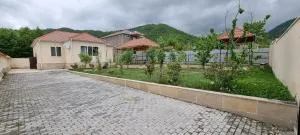 Happy house - Dzhyulʼyan