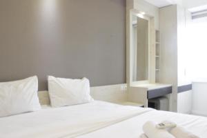 Homey 2BR Apartment at Parahyangan Residence near Parahyangan University By Travelio