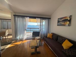 Beachfront Villa with pool - MyWay