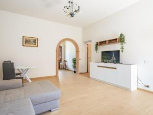 Lucca Comfy Apt with Private Garden and Parking!