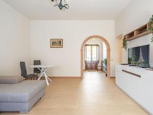 Lucca Comfy Apt with Private Garden and Parking!