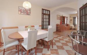 4 Bedroom Nice Home In Sibenik 