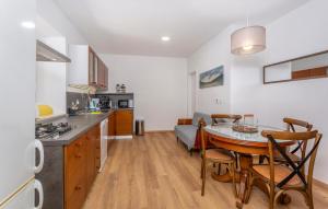 1 Bedroom Nice Home In Lukezi 