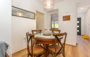 1 Bedroom Nice Home In Lukezi