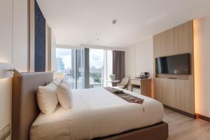 Phòng Loại Sang Giường Lớn (Deluxe King Room)