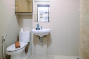 Warm and Minimalist Studio Room Transpark Cibubur Apartment By Travelio