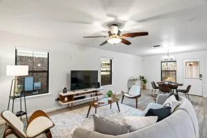 Unwind in Style and Comfort home - Castroville