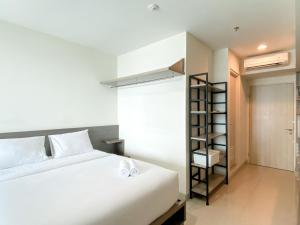 Enjoy Living Studio Room at High Floor Grand Kamala Lagoon Apartment By Travelio