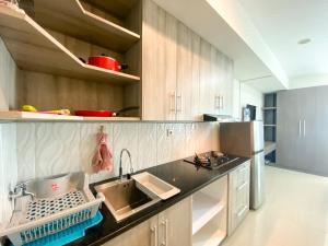 Enjoy Living Studio Room at High Floor Grand Kamala Lagoon Apartment By Travelio