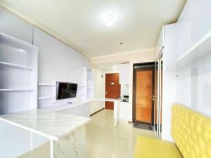Best Location Studio Room at Gateway Pasteur Apartment By Travelio