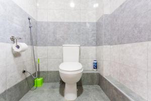 Spacious Penthouse Rooftop Studio with King bed