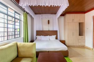 Spacious Penthouse Rooftop Studio with King bed