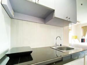 Good Choice Studio Room at Gateway Pasteur Apartment By Travelio