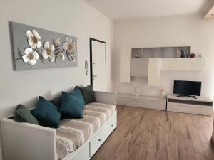 CARLA S HOUSE
