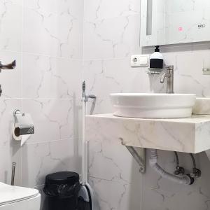 Bright and Airy Apartment Free Wi-Fi Open Space 3-Rooms 2-Balconies