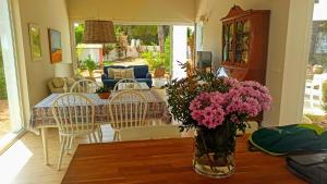 Diseño y luz entre los pinos