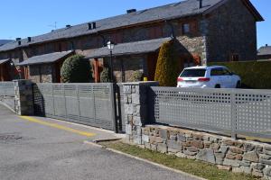 Maisons de vacances Casa adosada con piscina en Palau de Cerdanya : Maison 3 Chambres
