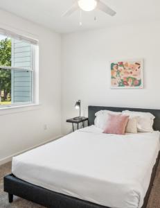 Modern 2br Apartment I Properties By Preston