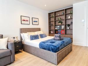 3-Bedroom with Balcony and Studio Apartments in St Johns Wood near Marylebone & Regents Park by NourNest Apartments