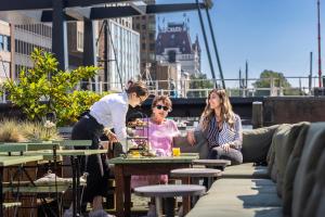 FLOATS by H2OTEL Rotterdam